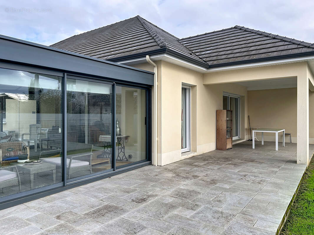 Maison à SAINT-PANTALEON-DE-LARCHE