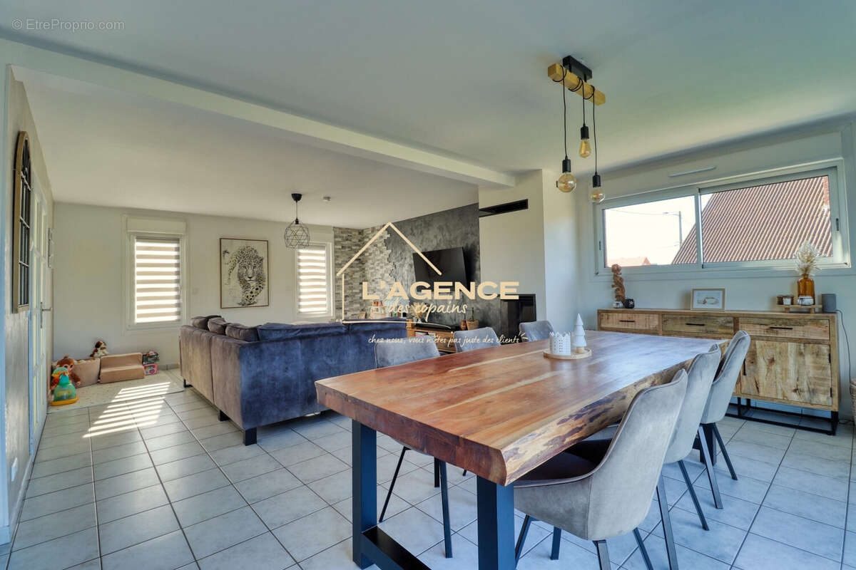 Maison à CALONNE-SUR-LA-LYS