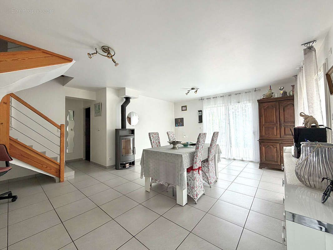 À VENDRE - Maison contemporaine de 115 m² à Villars (42390) - Vue exceptionnelle sur le Golf de Saint-Étienne - photo 5