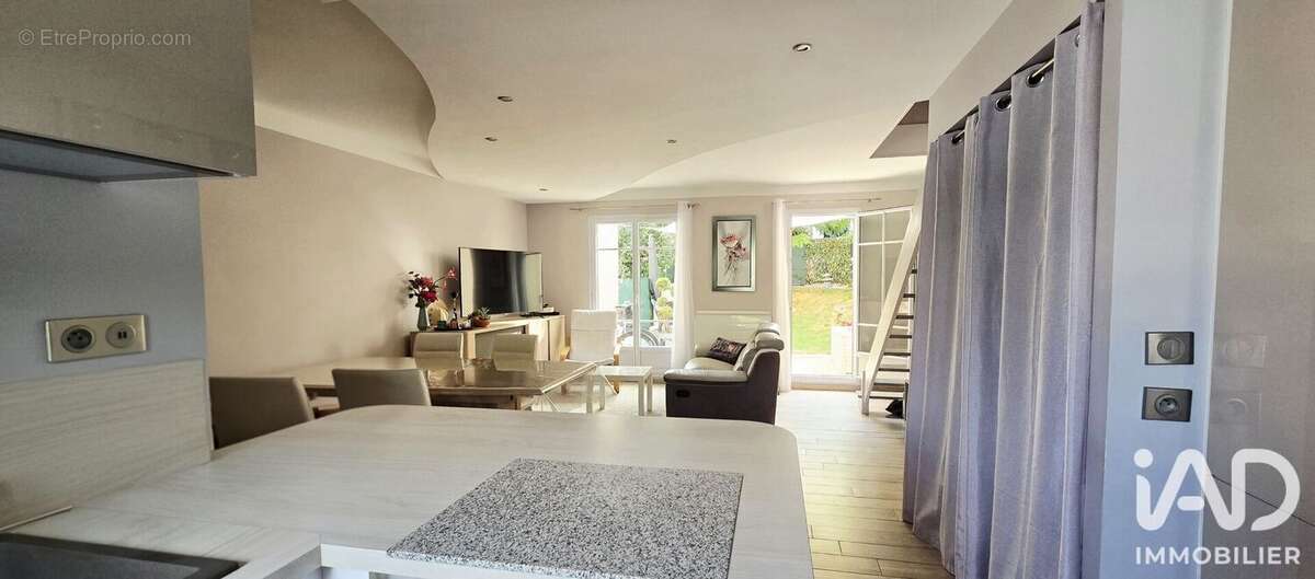 Appartement 88 m² à Magny-Le-Hongre  - photo 2