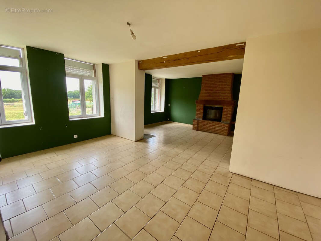 Maison à AVESNES-SUR-HELPE