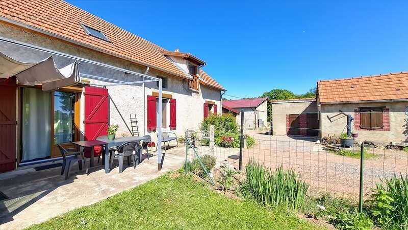 Maison à ESPINASSE-VOZELLE