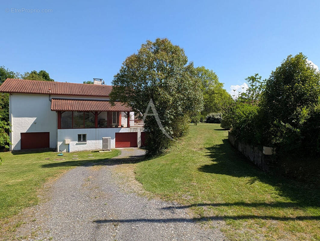 Maison à AYHERRE