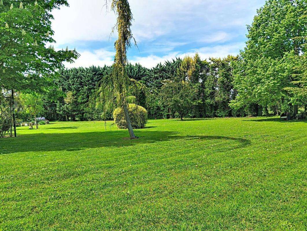 Propriété de charme avec parc de 5000 m² et piscine - photo 3