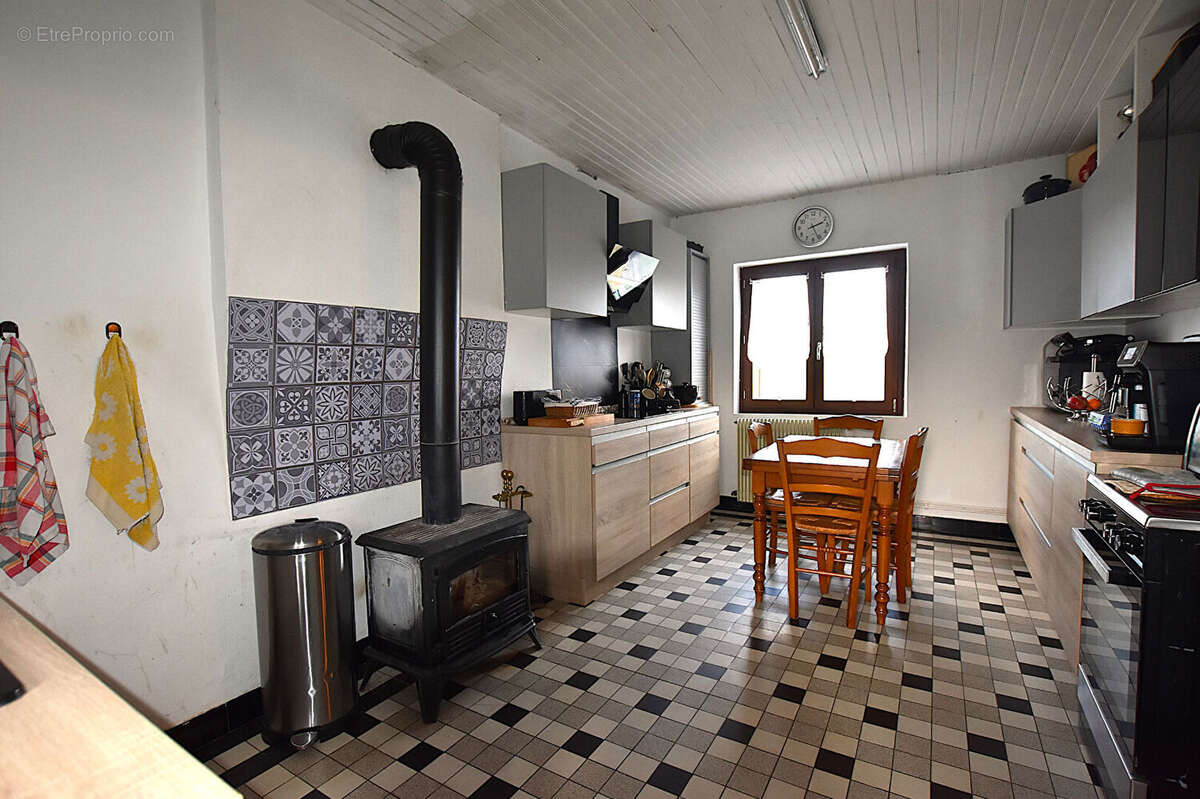 Maison à MONTCOMBROUX-LES-MINES