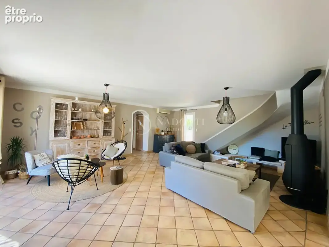 Coup de coeur : Maison  de charme Cheval Blanc 6 pièce(s) 175 m2 - photo 5