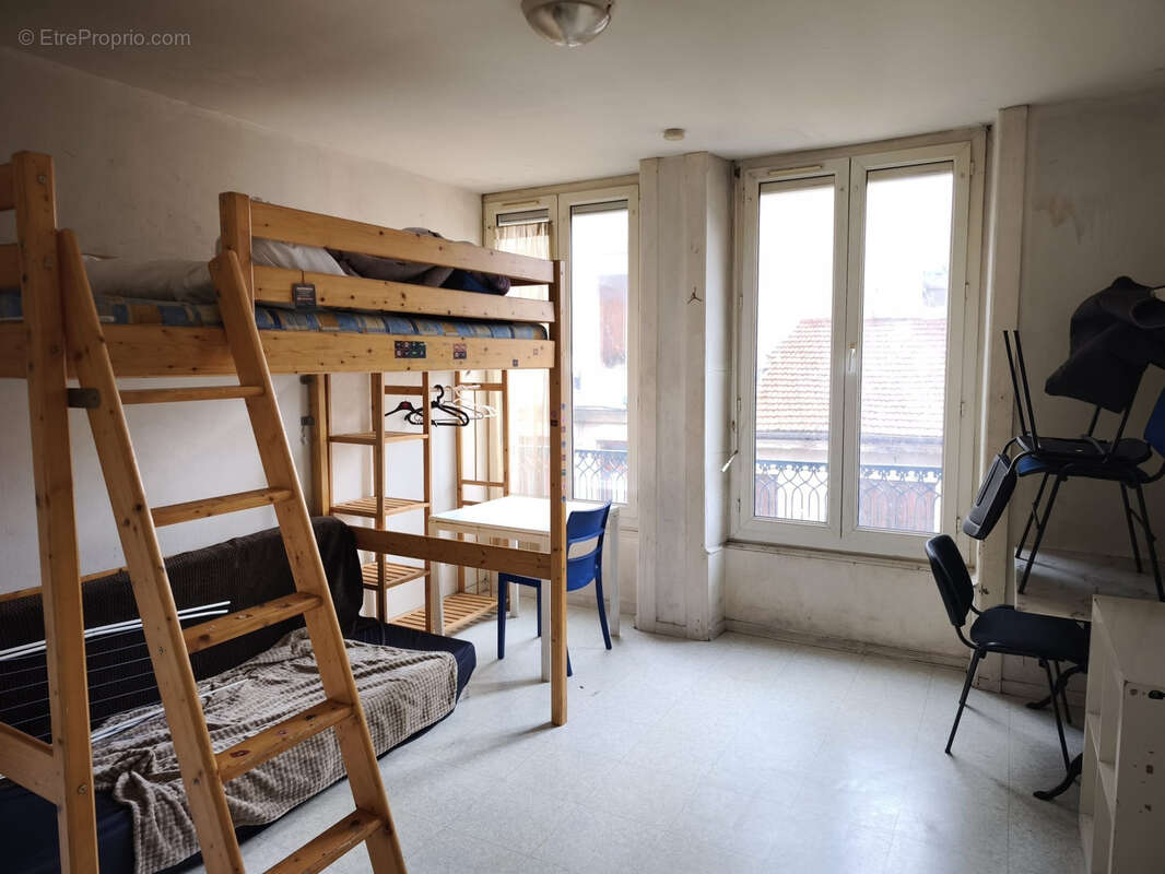 Appartement 222 m² à Saint-Etienne  - photo 4