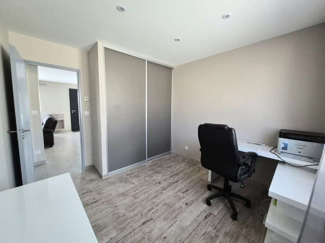 Villa de plain-pied avec Garage et Piscine - photo 12