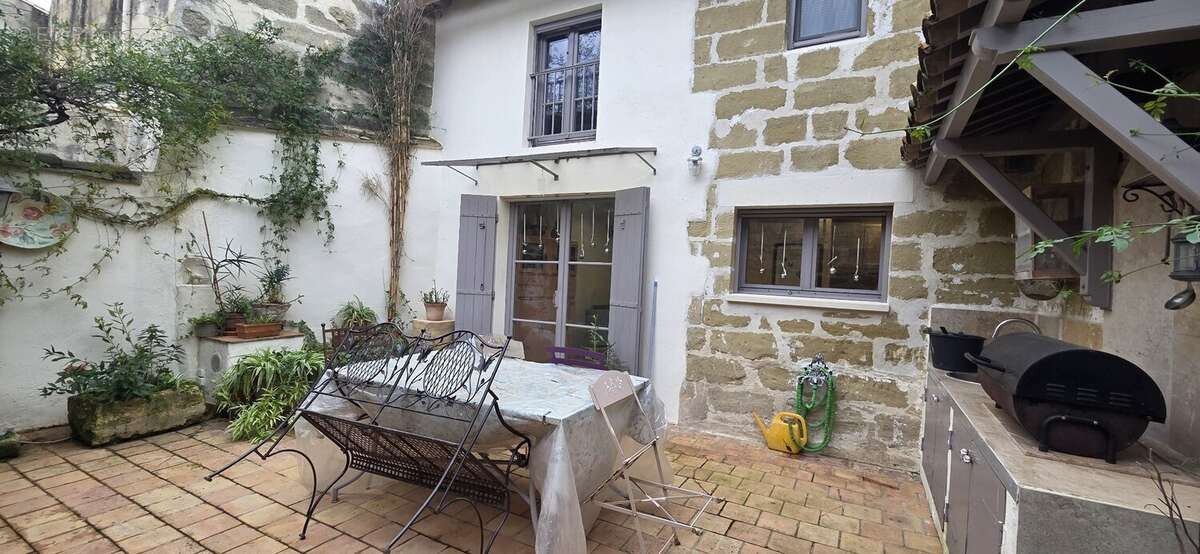 Maison à SAINT-QUENTIN-LA-POTERIE