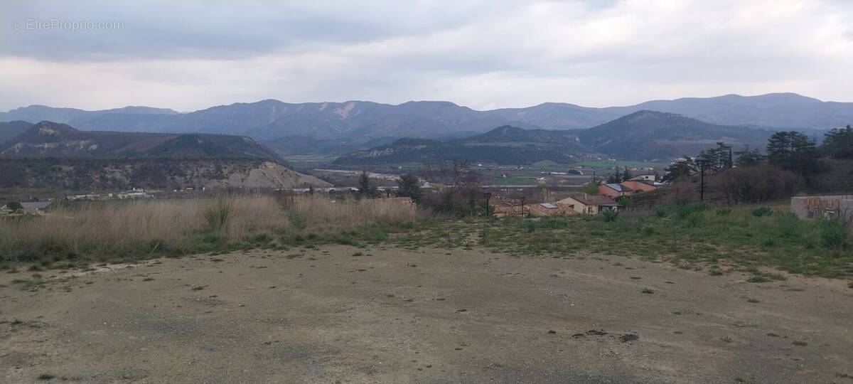 Terrain à AUBIGNOSC