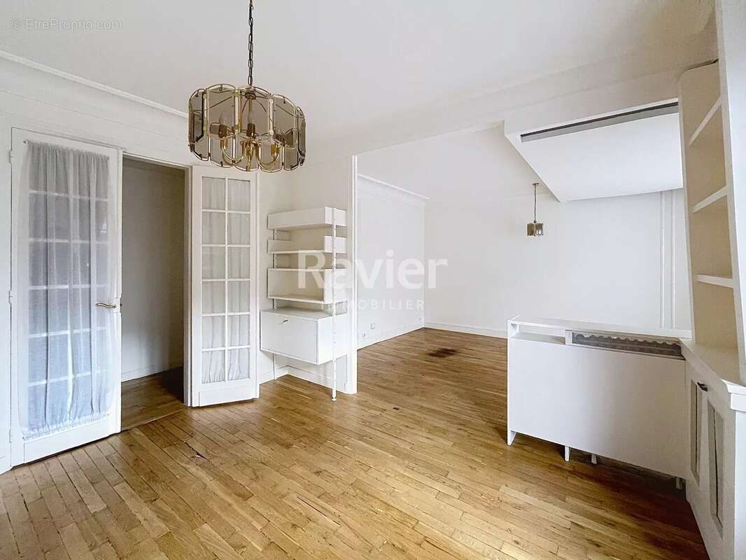 Appartement à PARIS-14E