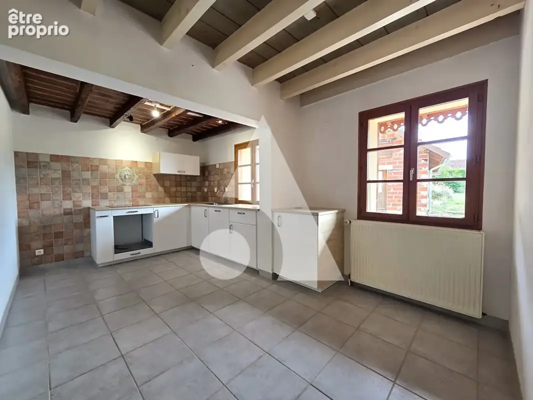 Maison bressane rénovée, 3 chambres, mezzanine, garage et terrain de 1 271 m² - photo 3
