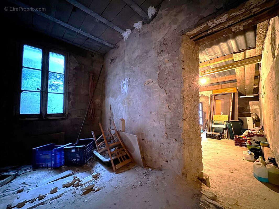 Appartement à BAGNOLS-SUR-CEZE