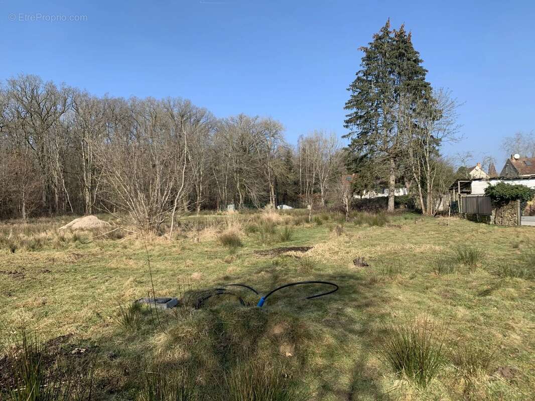 Terrain à VIEILLE-EGLISE-EN-YVELINES