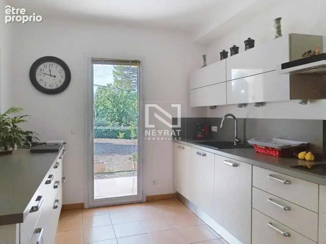 Fayence – Élégante villa provençale avec piscine et jardin plat de 3 000 m² - photo 17