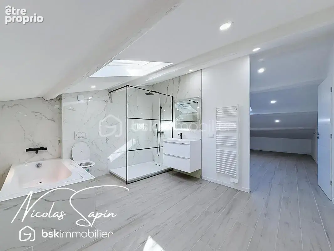 Maison 220m2 5 chambres entièrement rénovée au centre de Varces - photo 1