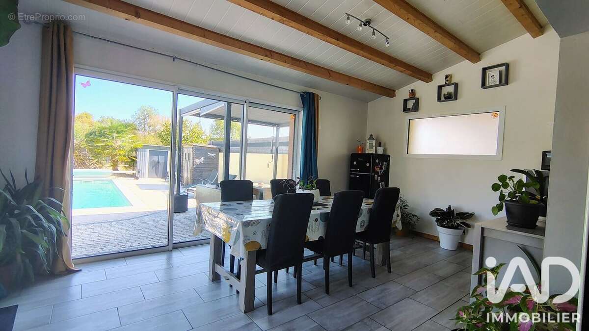 Maison 154 m² à Fontenay-Le-Comte  - photo 6