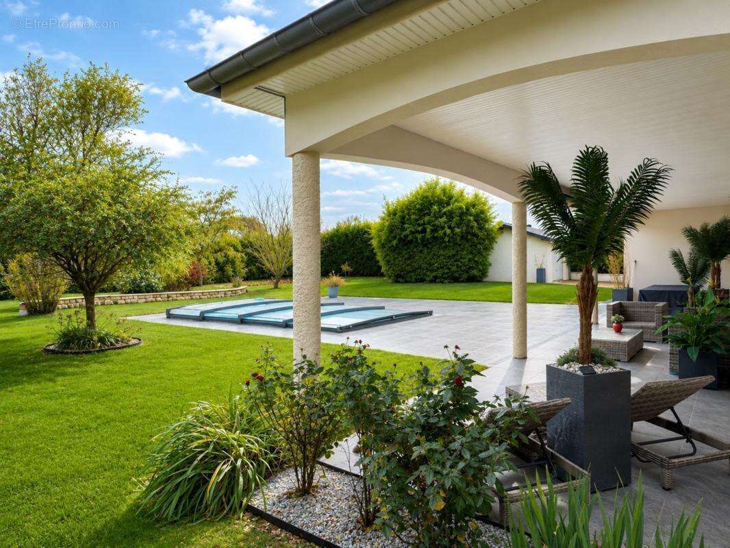 Villa sur parc arboré avec piscine - photo 2