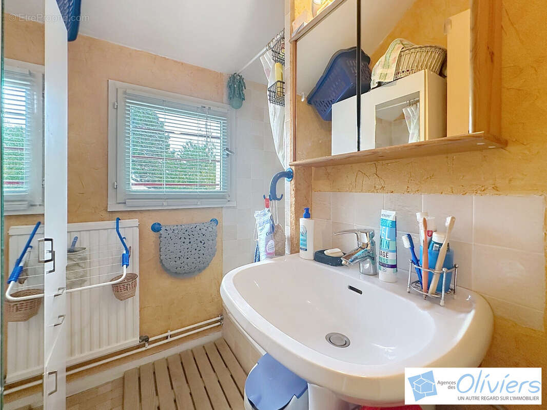 Maison à VOISINS-LE-BRETONNEUX