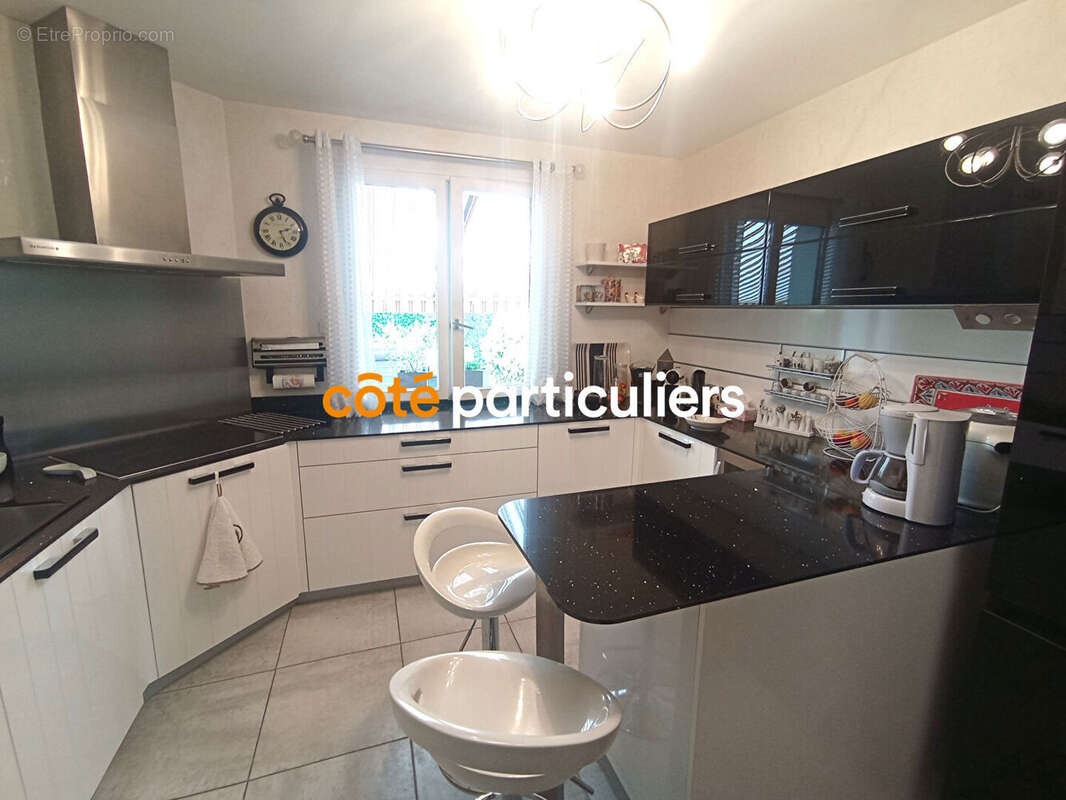 Maison à CHEVILLON-SUR-HUILLARD