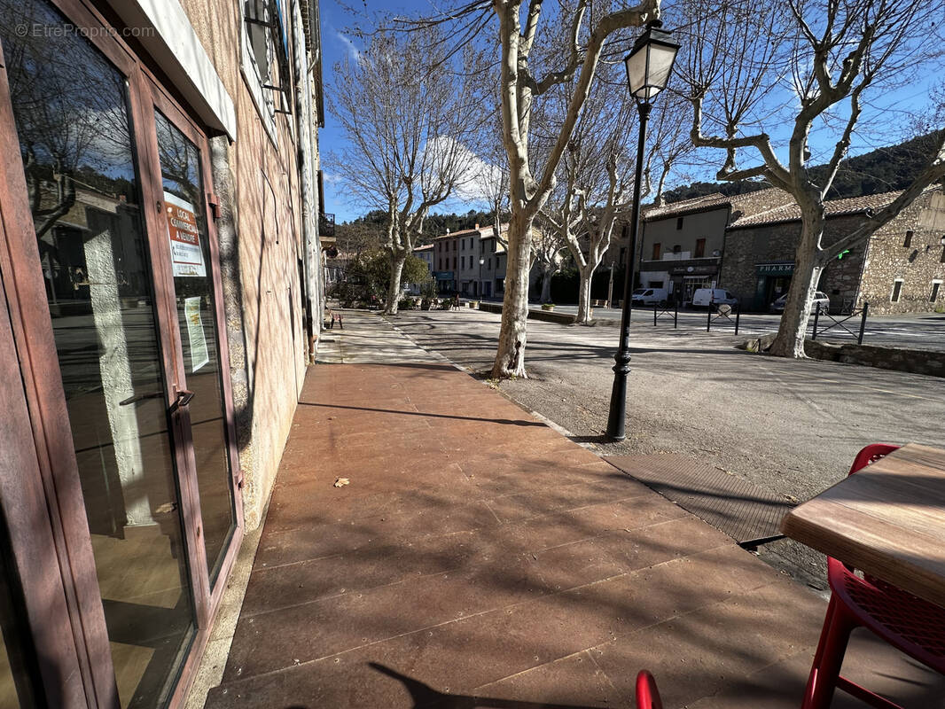 Commerce à LAGRASSE