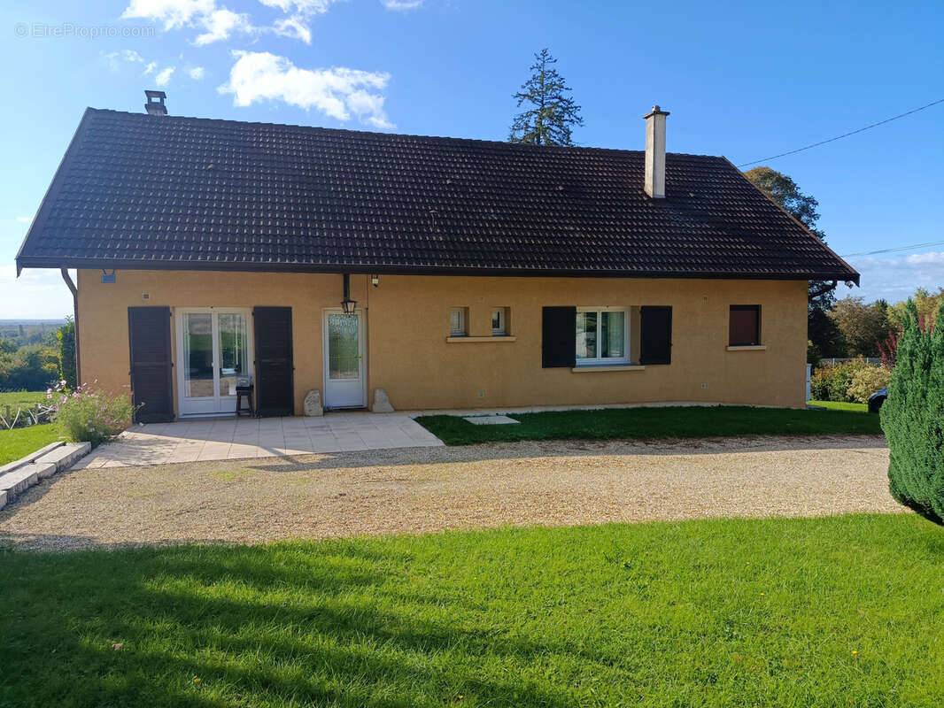 Maison à JASSERON