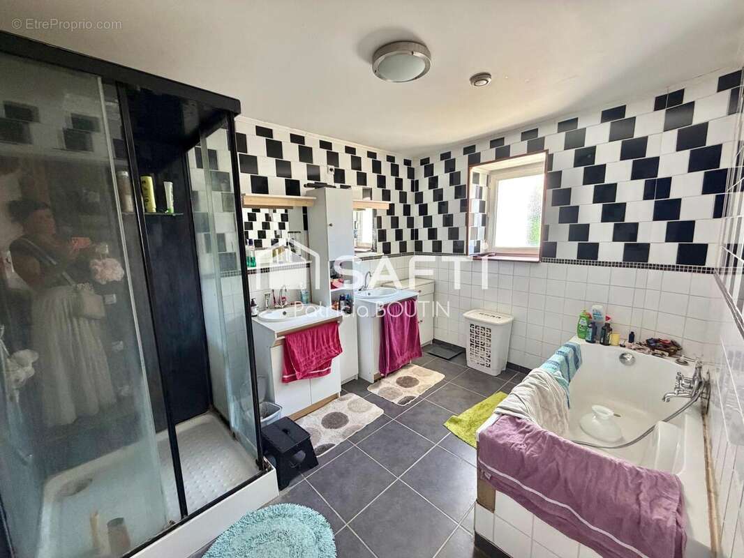 Maison 186 m² à La Creche  - photo 6