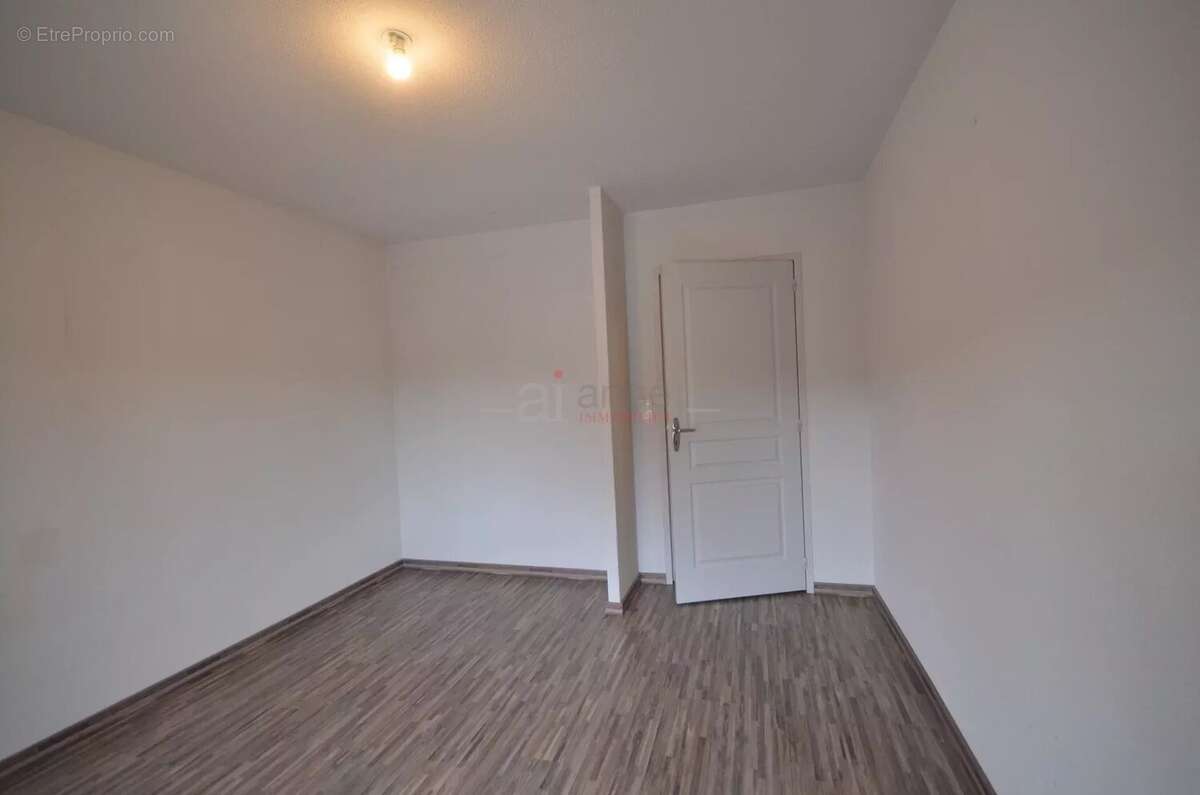 Appartement à NEUVILLE-SUR-AIN