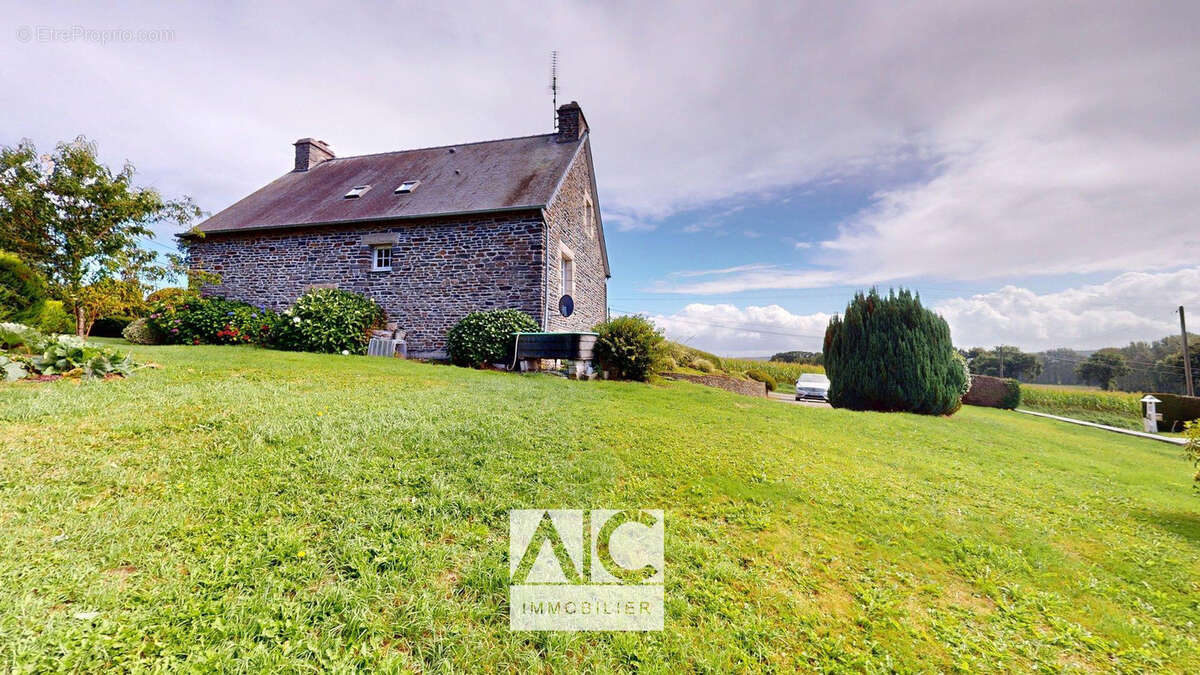 Maison à SAINTE-TREPHINE