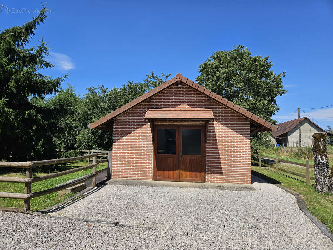 Grande maison ancienne rénovée avec terrasse et terrain à Devrouze - photo 6