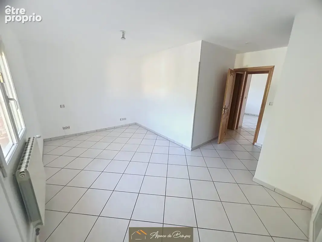 Secteur residentiel - villa 4 faces  99.65 m2 hbts av studio 44.81 independant sur 933 m2 de terrain  - - photo 12