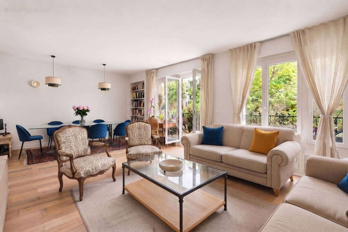 Appartement à PARIS-16E