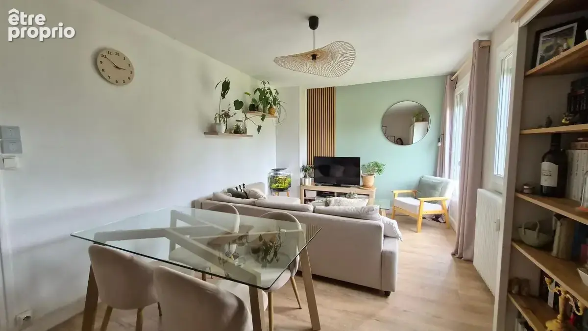 T4 rénové de 69.14 m², dernier étage, balcon, caves, parking - photo 2
