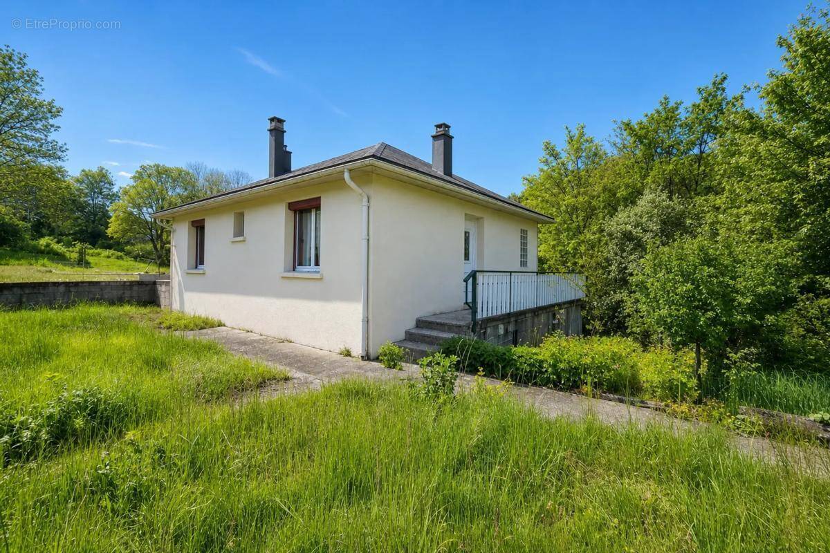 Maison à BESSE-ET-SAINT-ANASTAISE