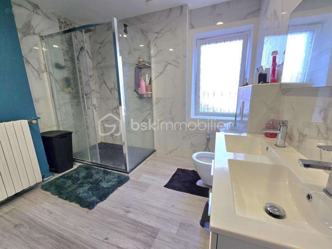 Maison de 232 m² avec dépendances, jardin clos et volumes rares – Randan (63) - photo 7