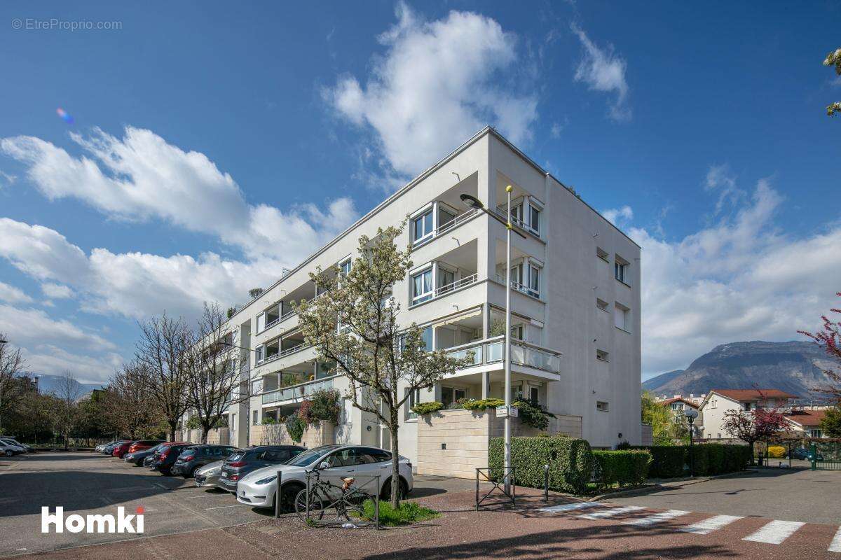 Appartement à SAINT-MARTIN-D'HERES