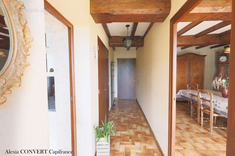 Ferme à vendre 4 pièces 133m², beau potentiel SAINT JULIEN SUR REYSSOUZE (01) - photo 2