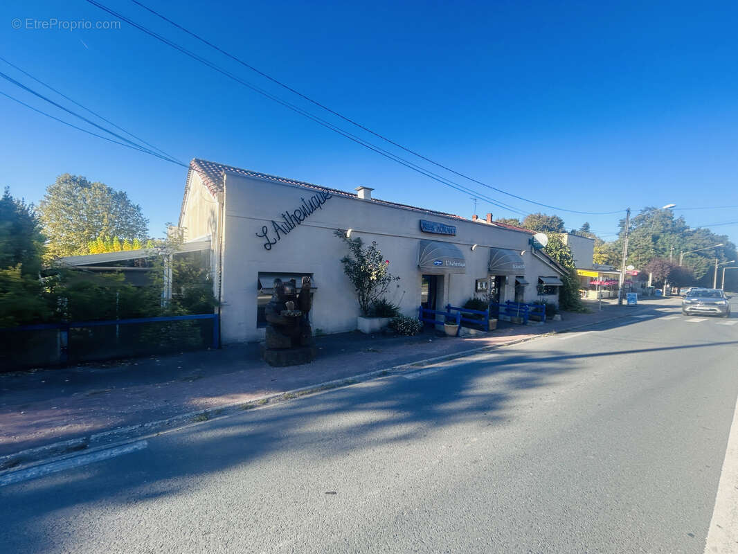 Commerce à RAZAC-SUR-L'ISLE