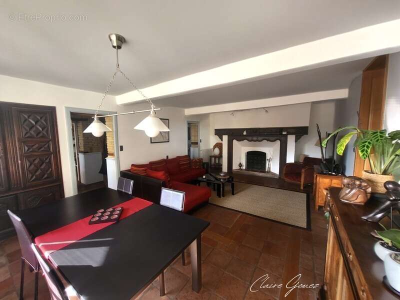 Maison à MONTAIGUT-SUR-SAVE