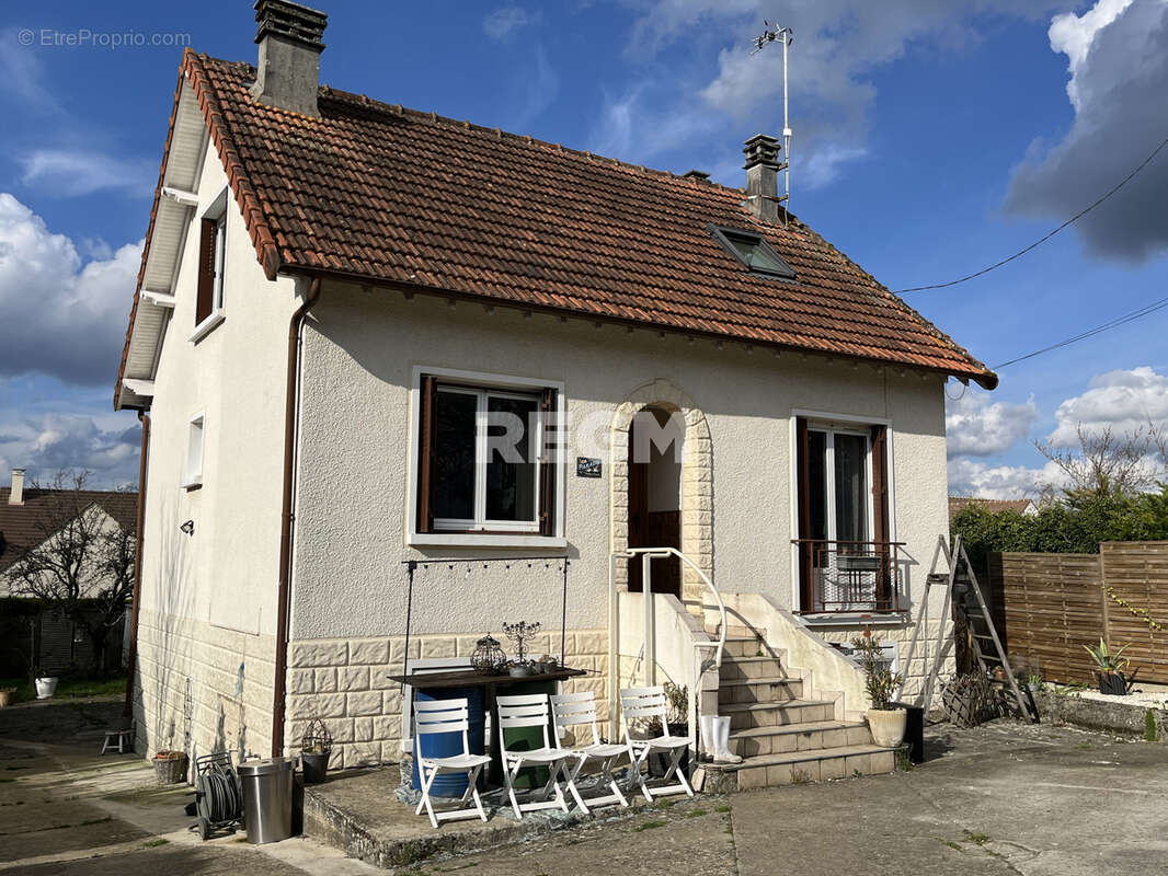 Maison à URY