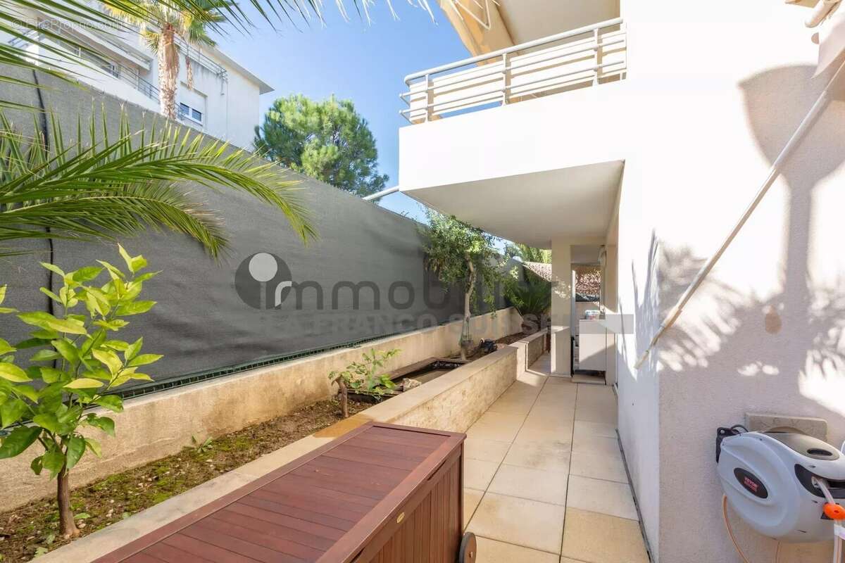 Appartement à SAINT-LAURENT-DU-VAR