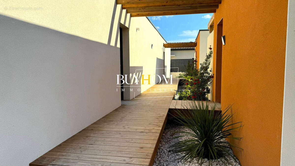 Maison à L'ISLE-SUR-LA-SORGUE