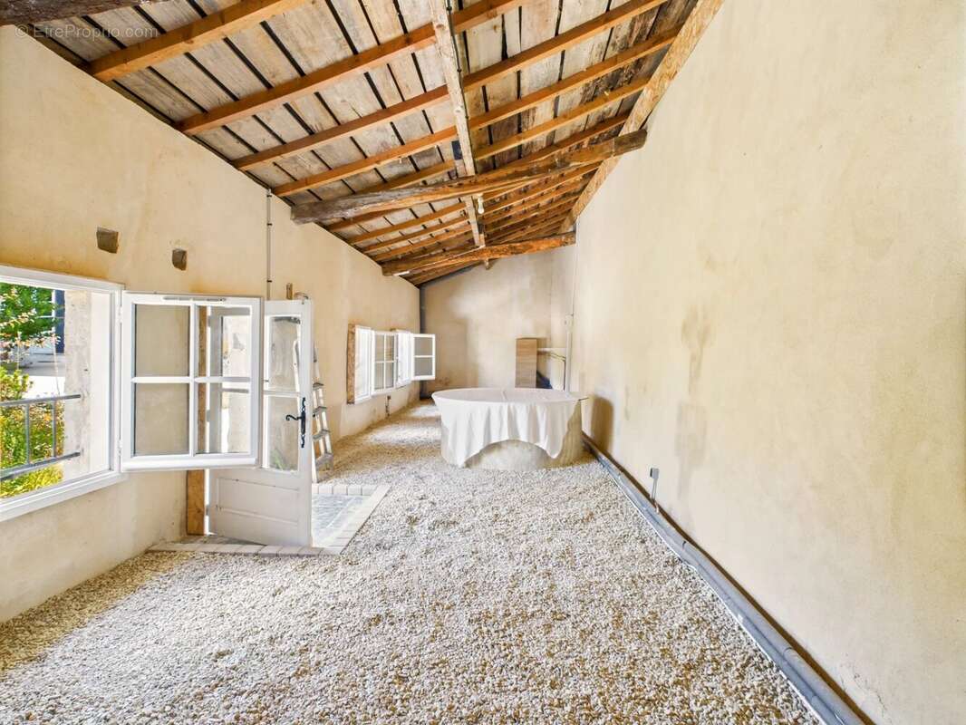 Maison de charme avec beaux volumes - photo 20