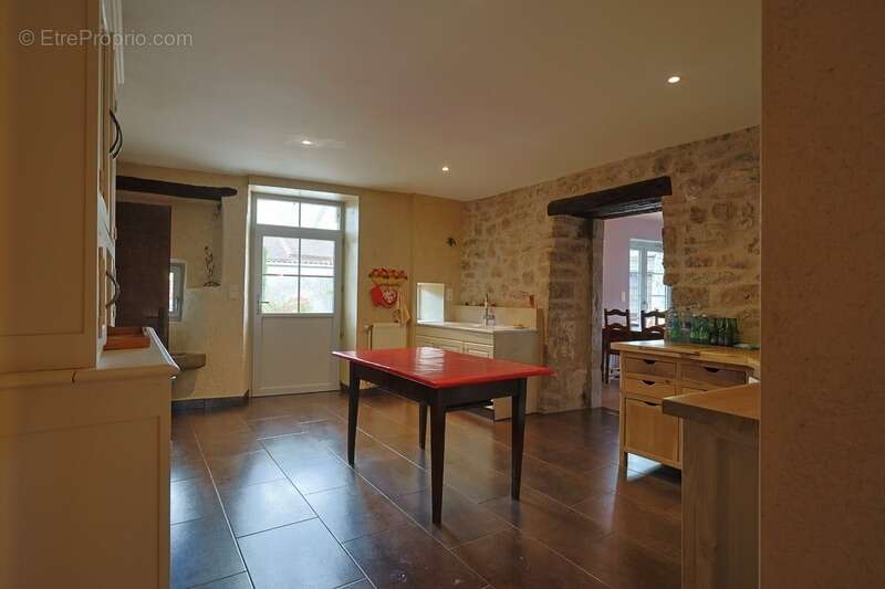 Maison à SAINT-HYMETIERE