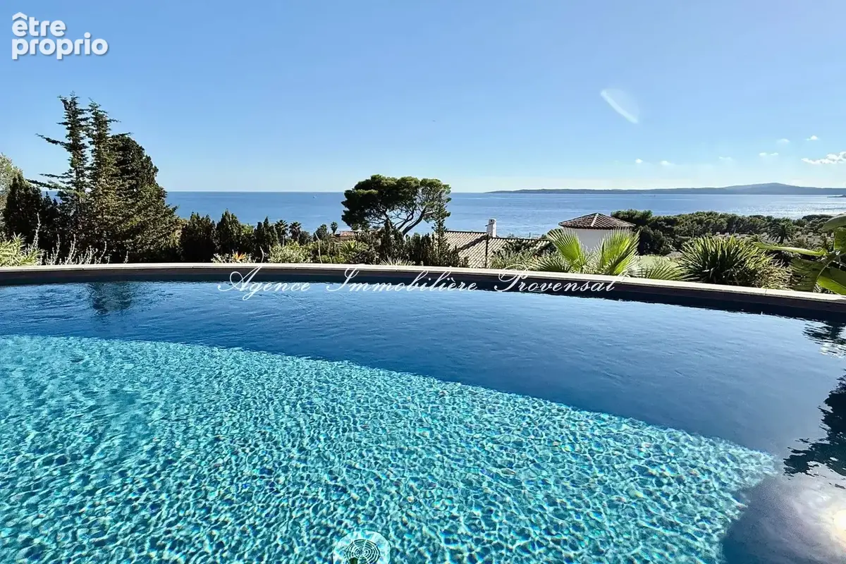 Maison à ROQUEBRUNE-SUR-ARGENS