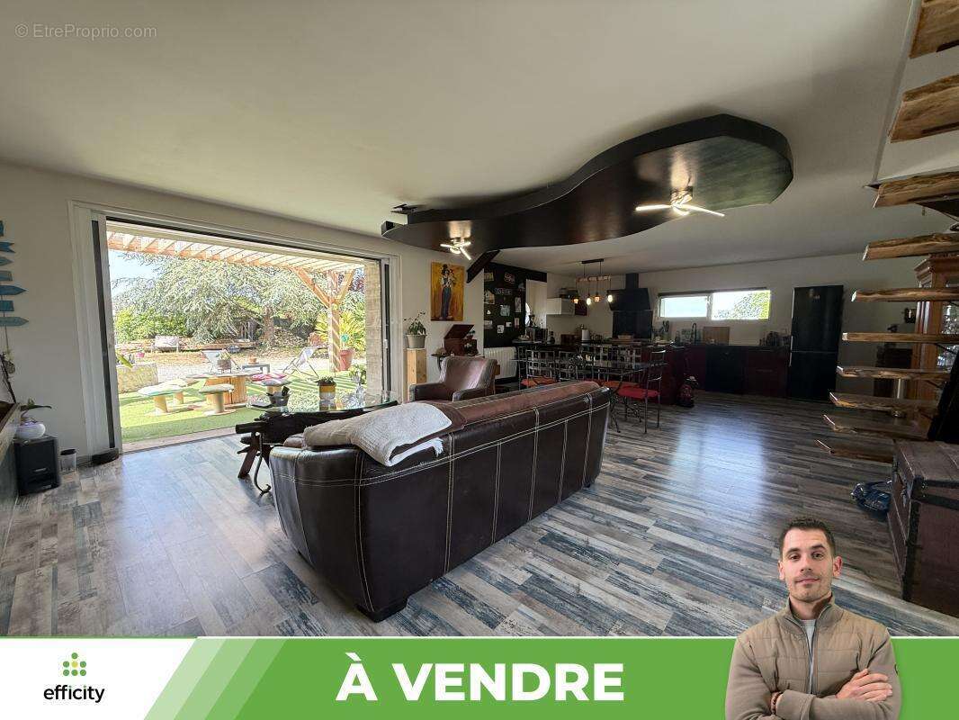 Maison à VENDEUVRE-DU-POITOU