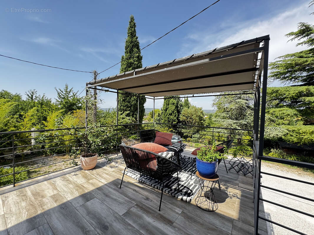 A vendre Maison T6 210m2 sur 2500m2 Terrain. Piscine. - photo 3