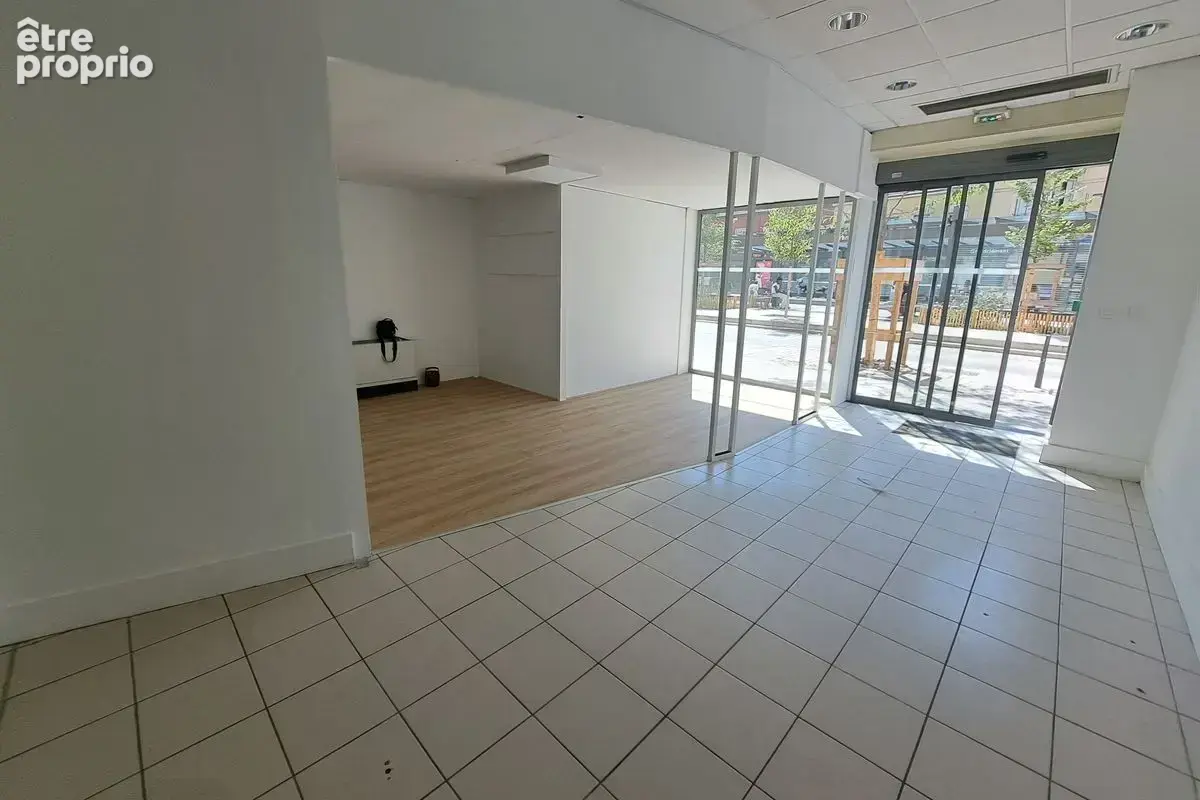 Local commercial ou professionnel de 213 m² - VILLEURBANNE - photo 10