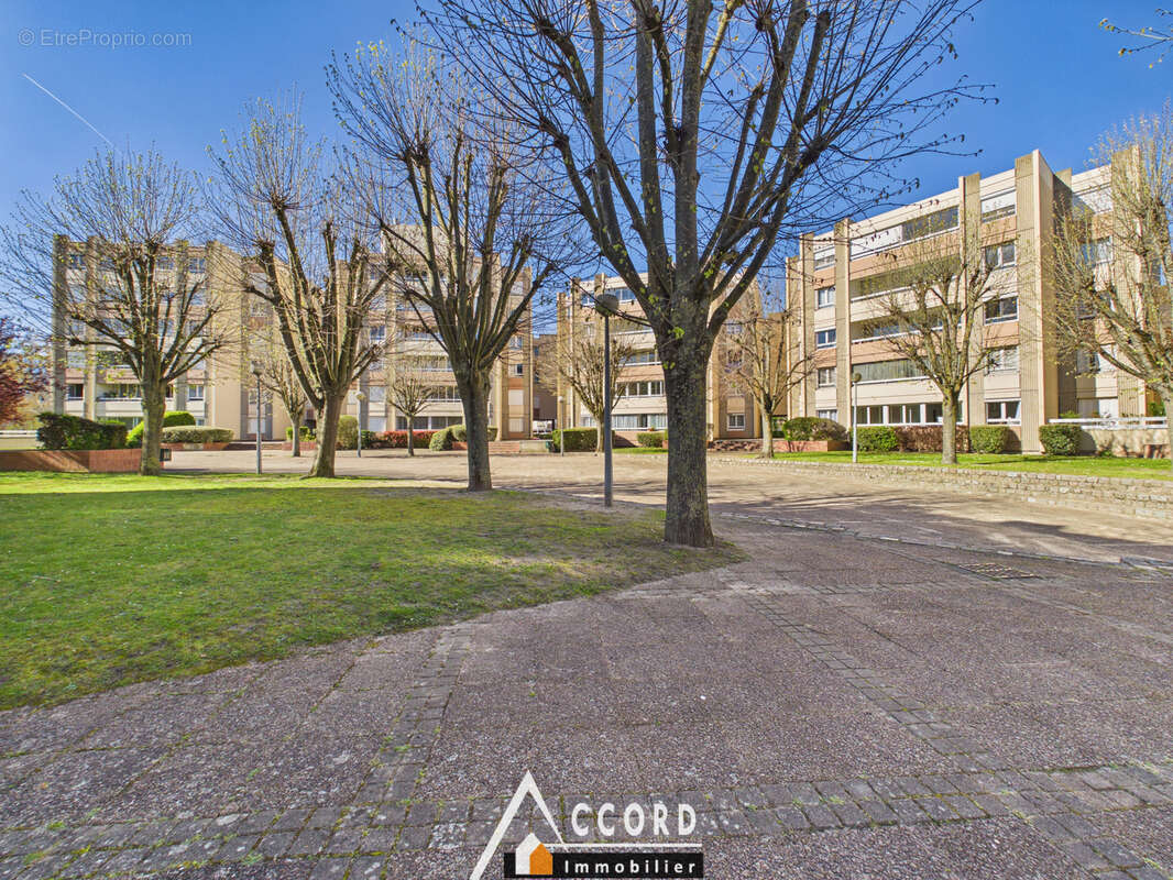Appartement à SARTROUVILLE