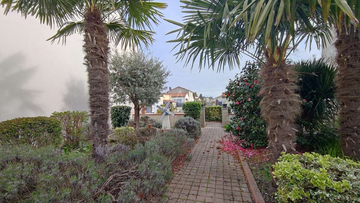 Maison à NIEUL-LE-DOLENT